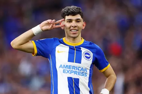 رسميًا.. ستراسبورج يعلن ضم إنسيسو من برايتون